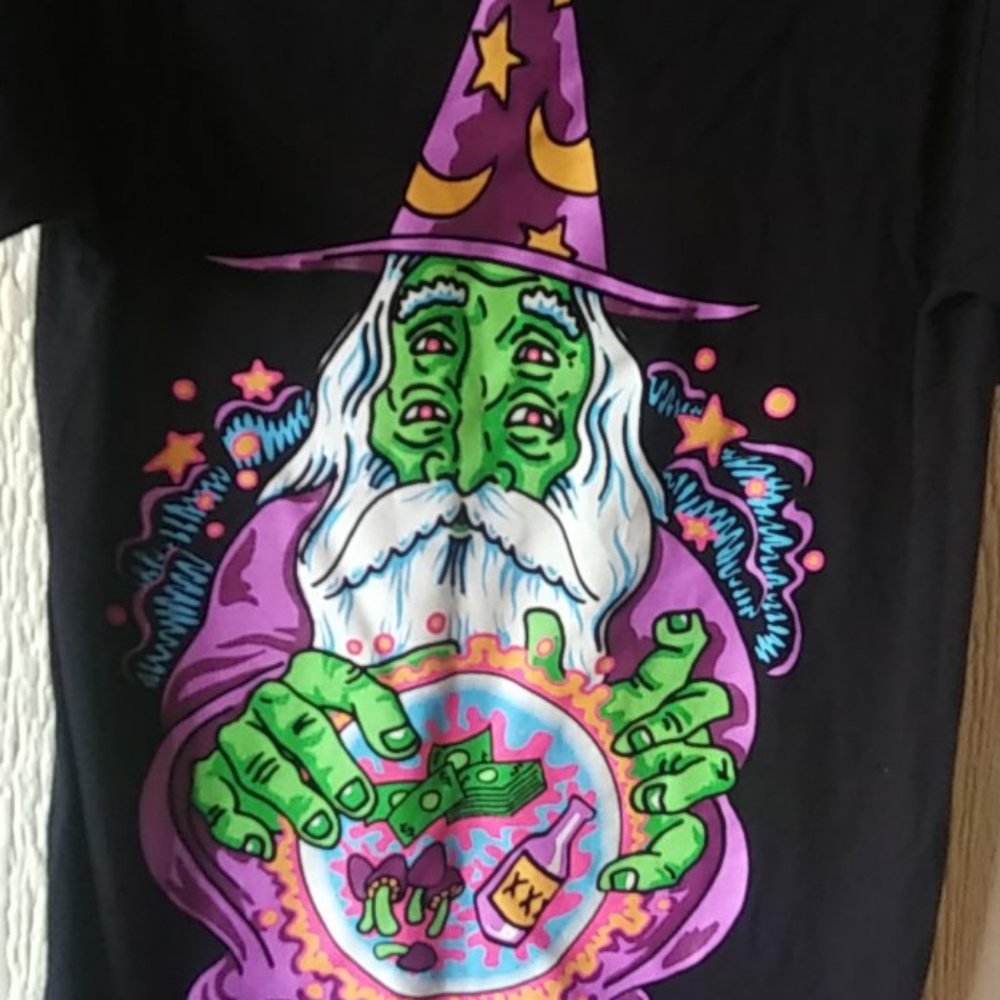 A LAB Wizard T-shirt. Size S